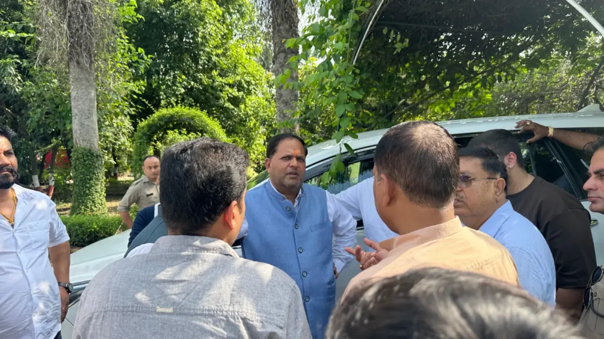 बत्रा और छाबड़ा परिवार के साथ खड़ा है पूरा शहरः विकास शर्मा