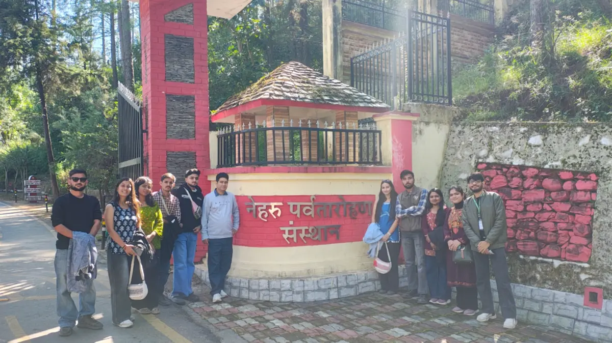 गंगोत्री राष्ट्रीय उद्यान में विद्यार्थियों ने दिया पर्यावरण संरक्षण का संदेश-ट्रेकिंग के साथ चलाया स्वच्छता अभियान