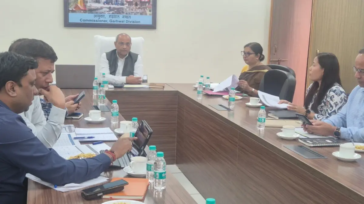 *तय समय में सड़कें गड्ढामुक्त न होने पर गढ़वाल आयुक्त सख्त, निर्माणदायी संस्थाओं को एक दिन का अल्टीमेटम*