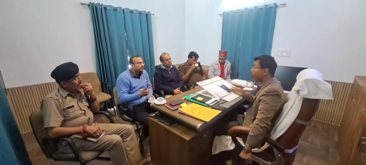 एसडीएम मसूरी राहुल आनंद ने पुलिस और फायर सर्विस के साथ की दीपावली के पर्व को लेकर की बैठक, सुरक्षा व्यवस्था चाक-चौबंद रखने और अग्निशमन उपकरणों व पानी के हाइड्रेंट की जांच के दिए निर्देश