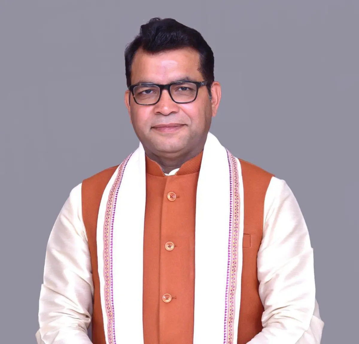 *रुद्रपुर की छह महत्वपूर्ण सड़कों के निर्माण जल्द होने की उम्मीद, विधायक शिव अरोरा ने मुख्यमंत्री धामी को सौंपा ज्ञापन*